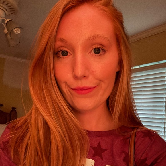 Meet your Posher, Alyssa - Picture 1 of 1